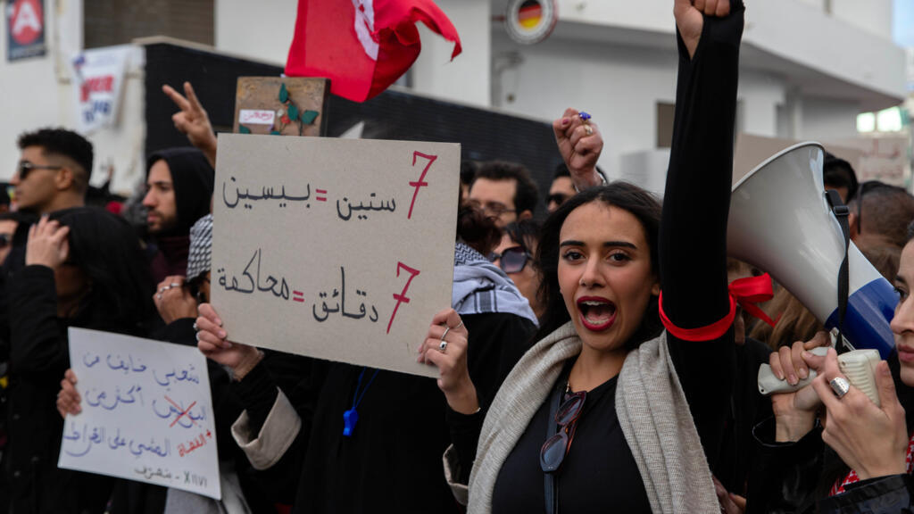 تونس: حكم بالسجن عامين على ناشطَين متهمين بمساعدة مهاجرين غير نظاميين