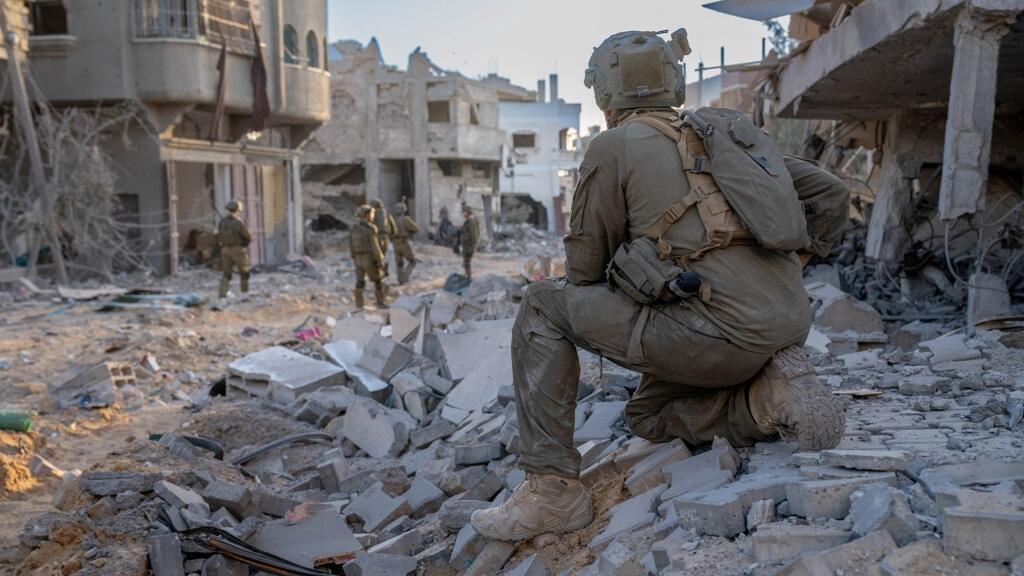 الأردن ينفذ عملية إنزال جوي ثانية لمساعدات طبية في غزة ومعارك عنيفة قرب المستشفيات