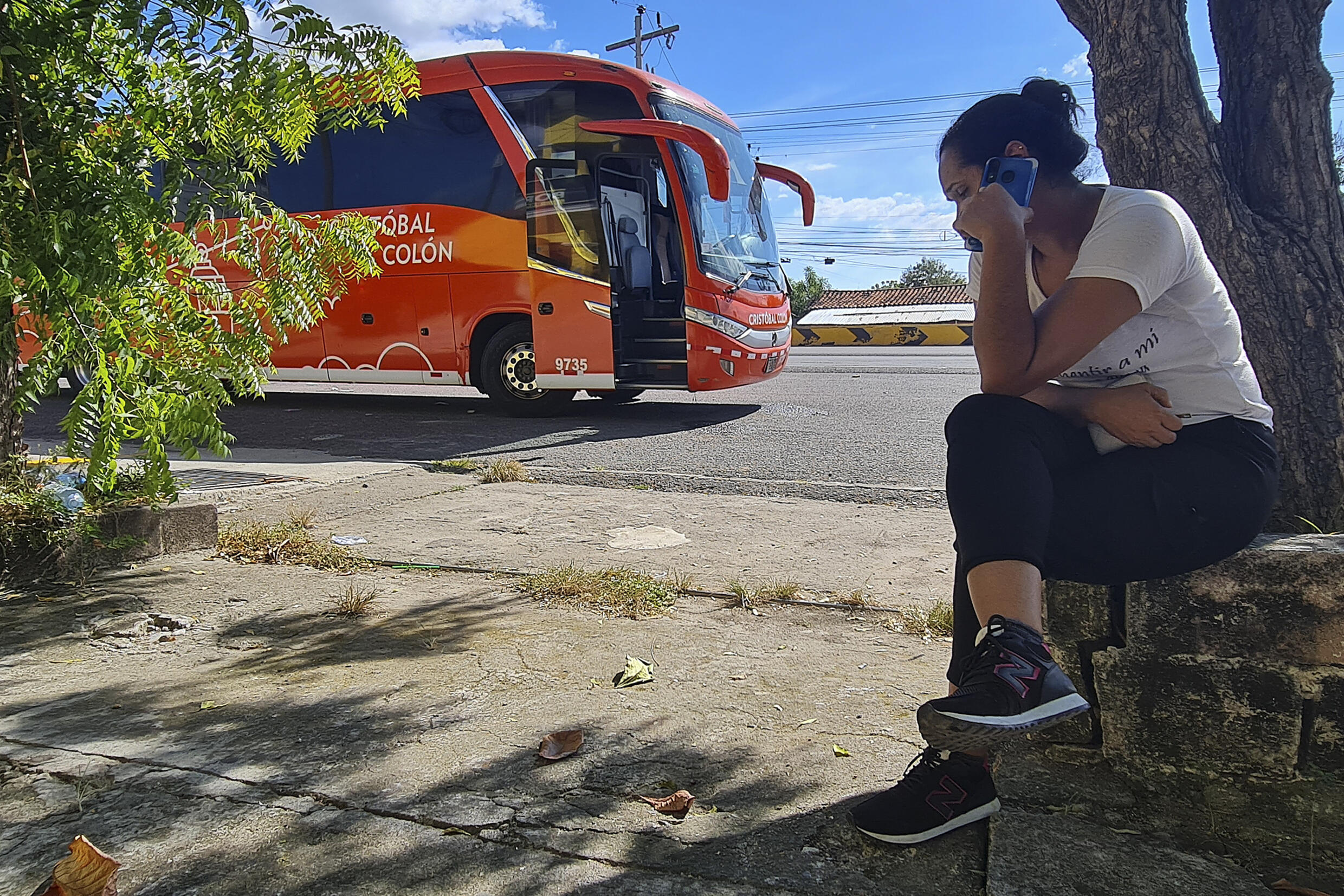 'Fix it' with money Nicaraguan migrants run into Honduran graft