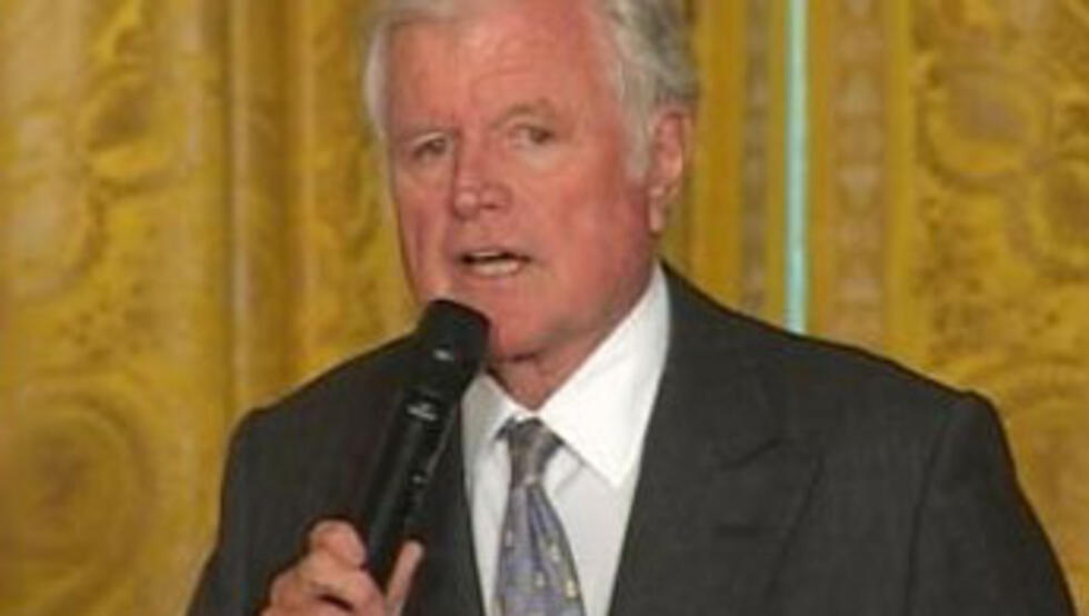 Veteran Senator Edward Kennedy dies at 77