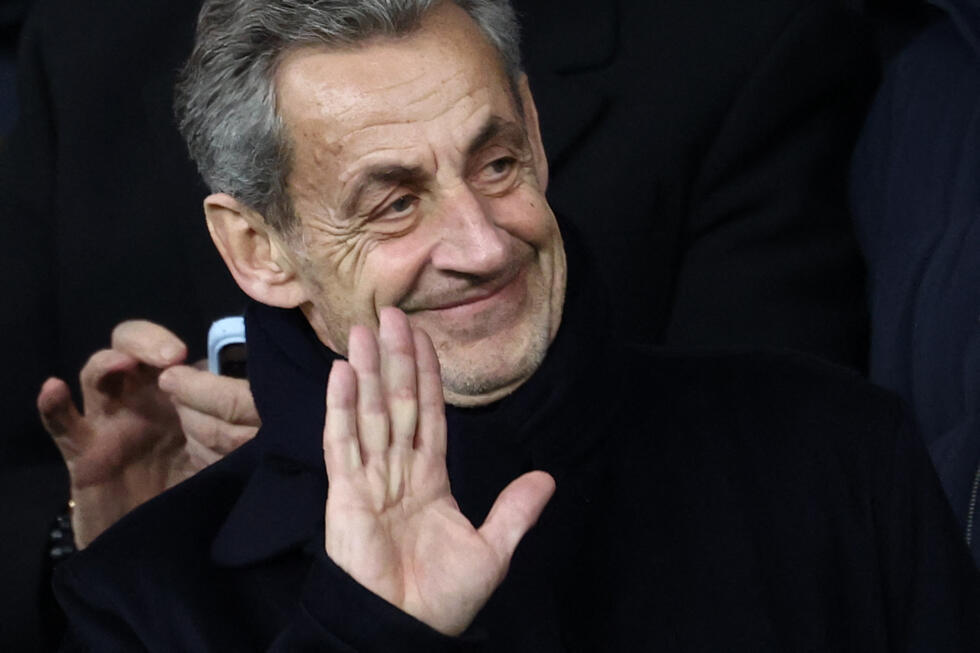 Nicolas Sarkozy dans les tribunes du Parc des princes lors du match de Ligue des champions PSG-Tottenham à Paris, le 26 novembre 2025.