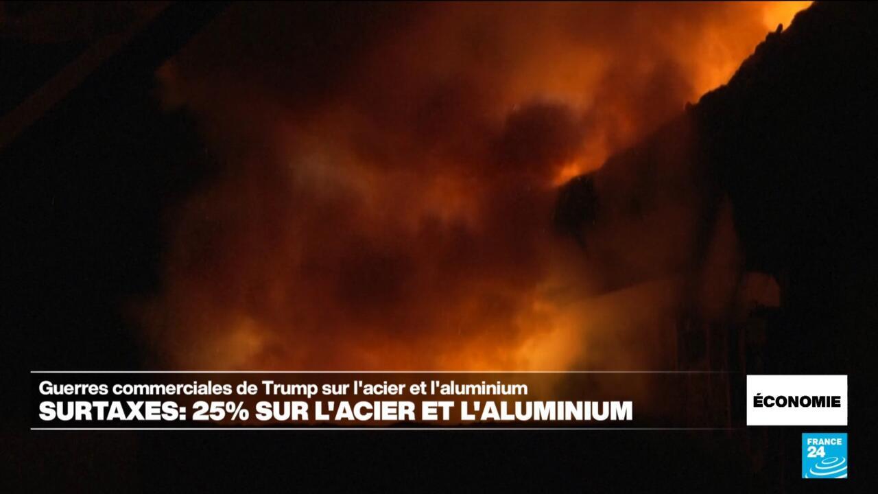 Le président des Etats-Unis a annoncé qu'il allait revoir à la hausse les taxes douanières sur l'acier et l'aluminium, à hauteur de 25%. Il vise de nombreux producteurs mais c'est surtout l'acier chinois qui tire les prix à la baisse et menace le secteur américain de l'aciérie.