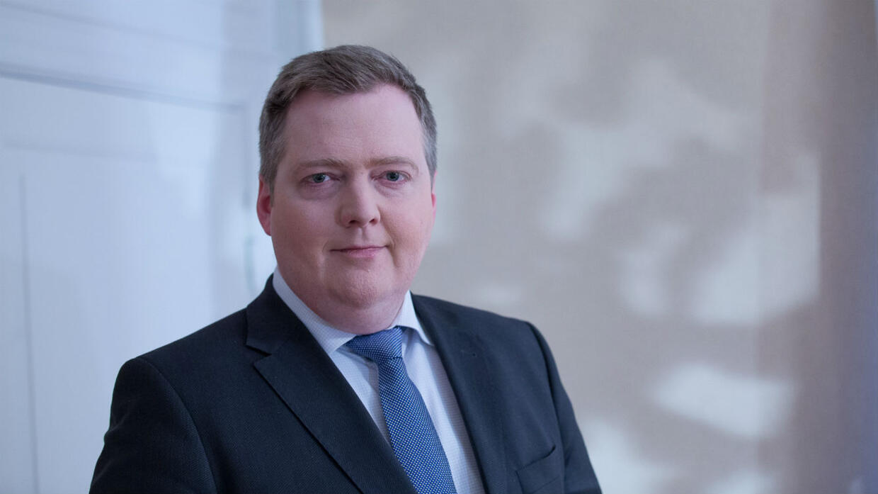 10 lines on radio picture