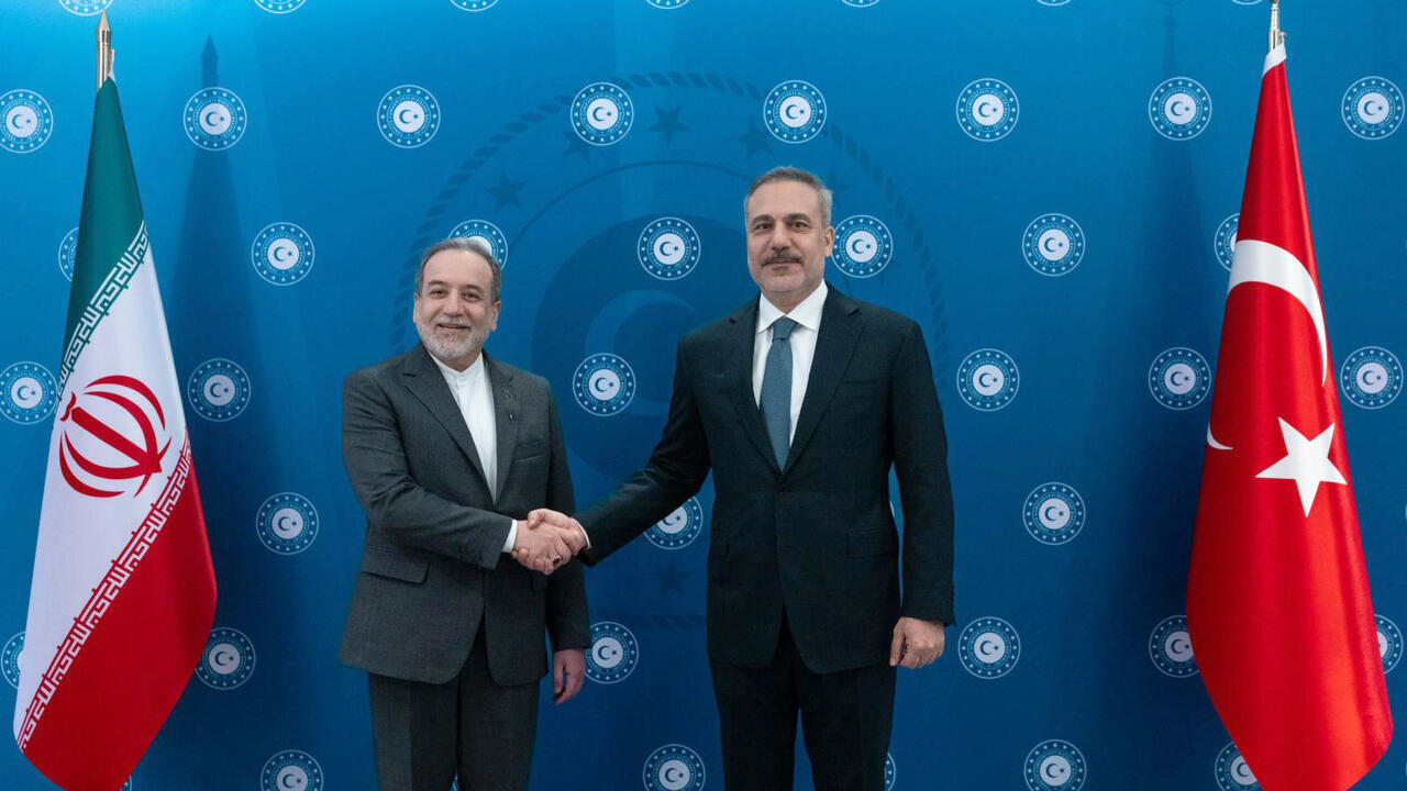 تركيا تستقبل وزير الخارجية الإيراني في ظلّ مساعي خفض التصعيد