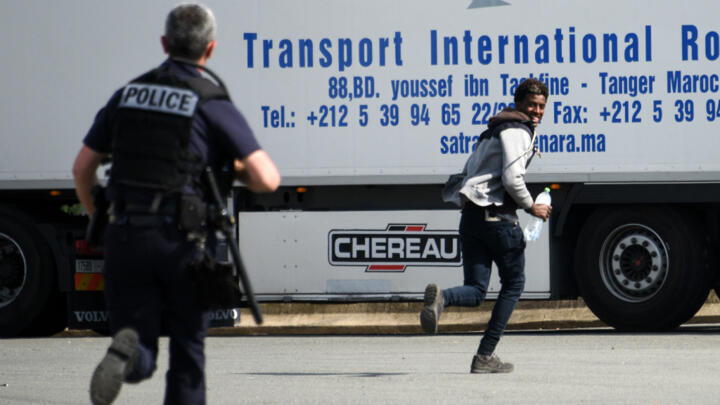Human Rights Watch condemns 'routine' abuse of Calais migrants by French police