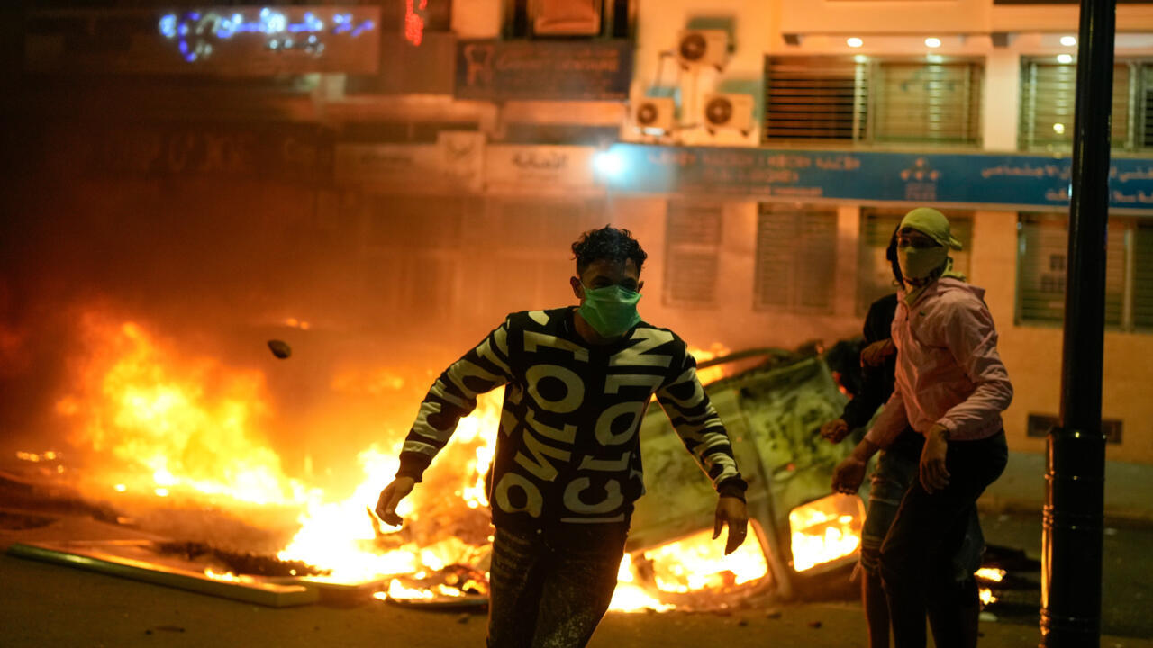 Marruecos: al menos dos muertos mientras las manifestaciones se vuelven más violentas