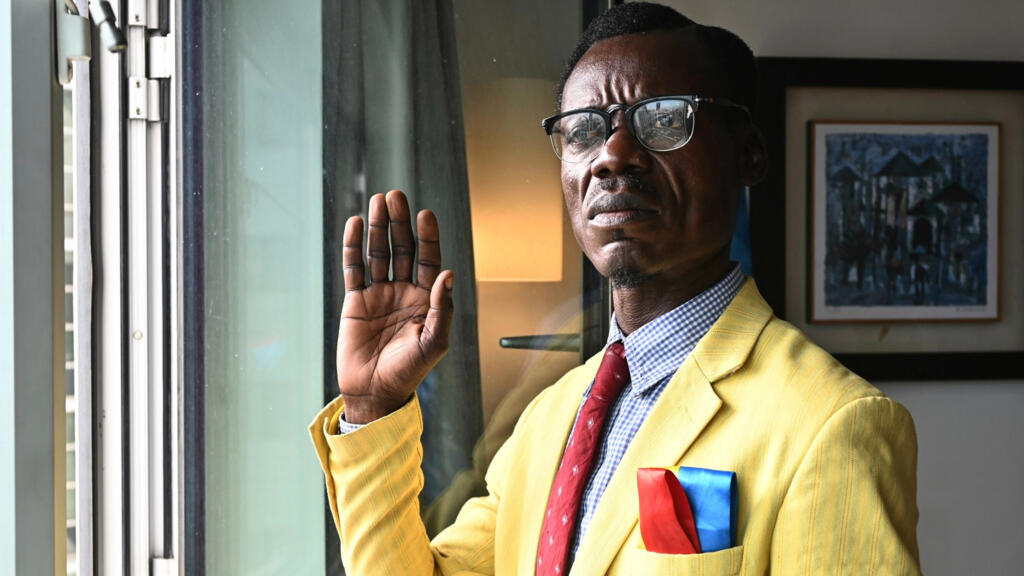 Le supporter qui imitait la statue de Lumumba à la CAN a été honoré en RD Congo