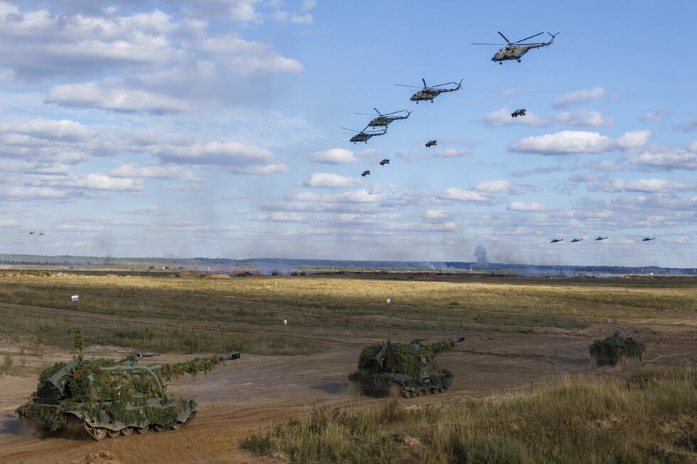 Russian and Belarusian forces take part in a joint exercise in Russia's Nizhny Novgorod region on September 11, 2021.