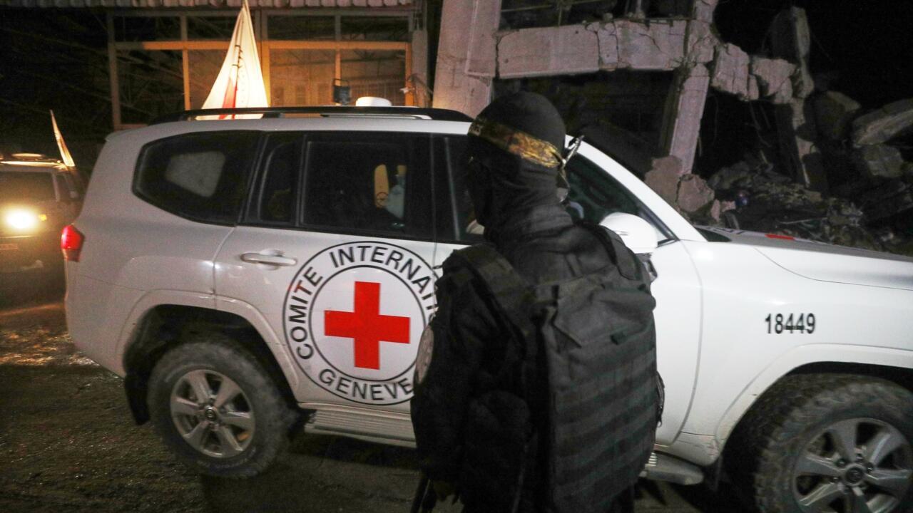 إسرائيل ترجح إعادة فتح معبر رفح الأحد وحماس تؤكد "حرصها" على تسليم جثامين بقية الرهائن