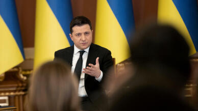 Ο Πρόεδρος της Ουκρανίας Volodymyr Zelensky μιλάει κατά τη διάρκεια συνέντευξης Τύπου με ξένα μέσα ενημέρωσης στο Κίεβο, στις 28 Ιανουαρίου 2022.