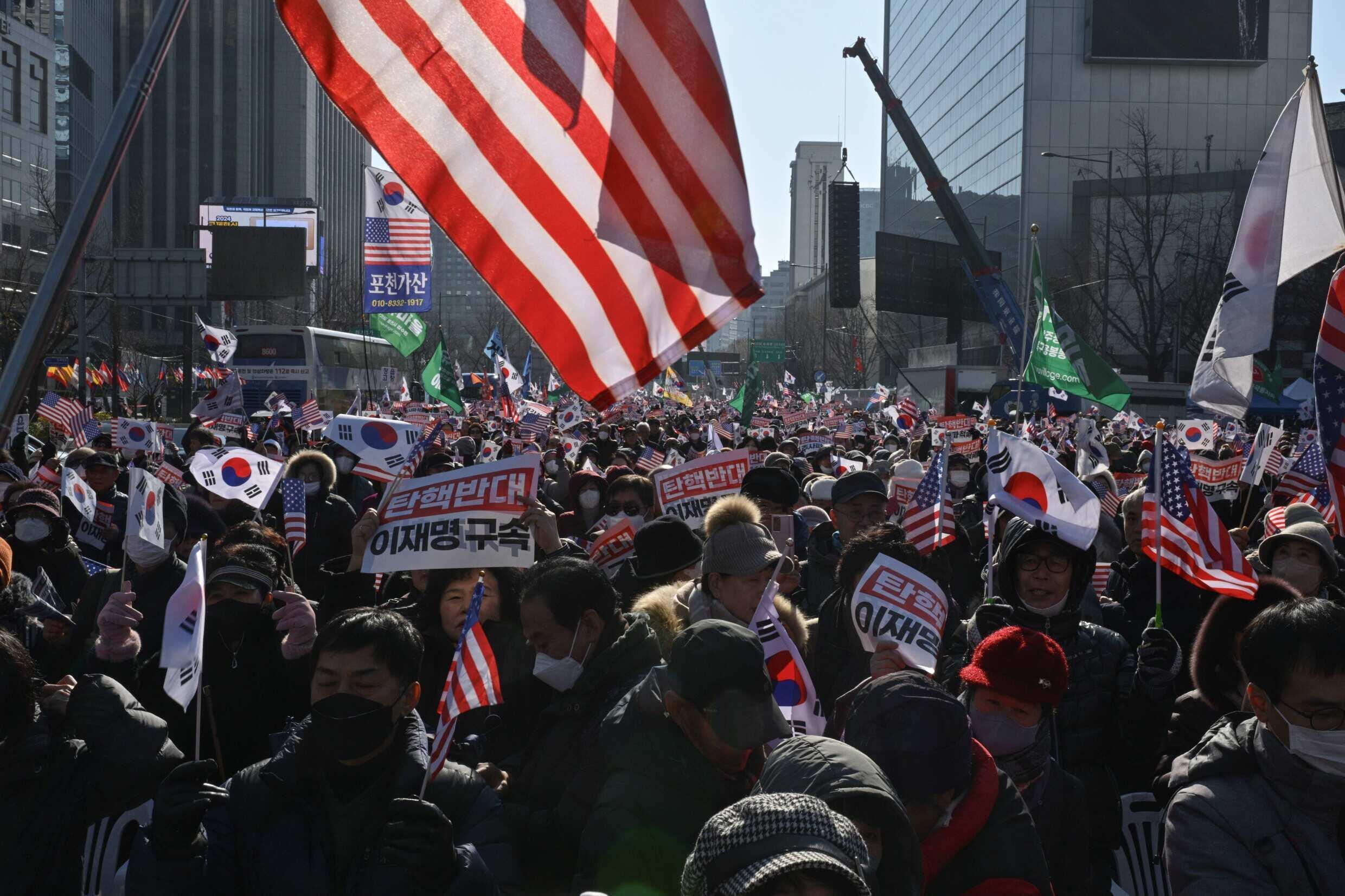 Des partisans du président Yoon Suk Yeol manifestent à Séoul, le 14 décembre 2024