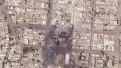 Une photo satellite de Planet Labs PBC montrant des incendies et des étals de marché détruits dans une zone commerciale du nord de Khartoum, au Soudan, le 18 avril 2023.