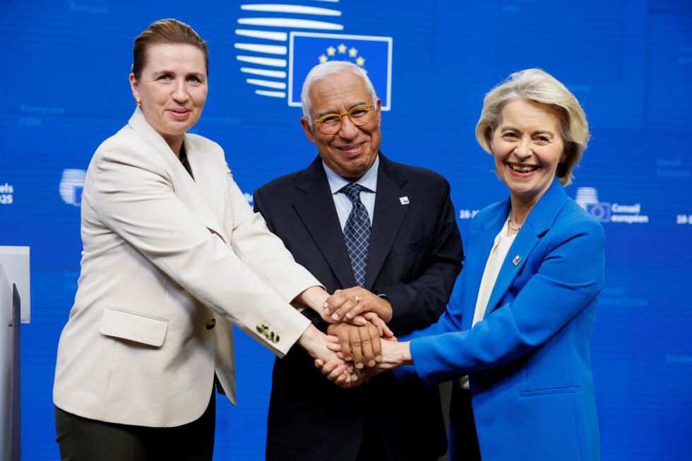 La primera ministra de Dinamarca, Mette Frederiksen, el presidente del Consejo Europeo, Antonio Costa, y la presidenta de la Comisión Europea, Ursula von der Leyen, ofrecen una conferencia de prensa durante una cumbre de líderes de la Unión Europea, en Bruselas, Bélgica, el 19 de diciembre de 2025.