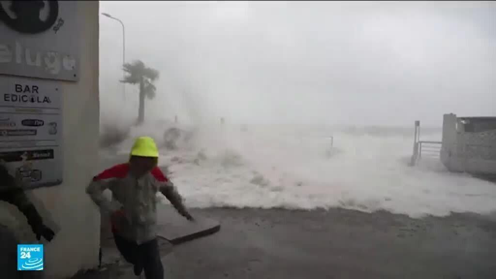 إيطاليا: عاصفة وأمطار غزيرة وأمواج عاتية تضرب جزيرتي صقلية وسردينيا