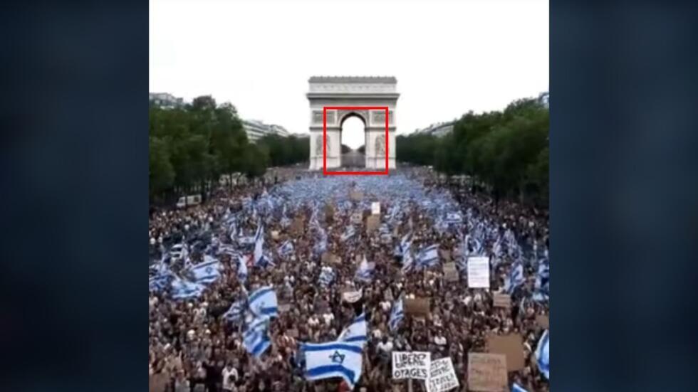 Capture d’écran des vidéos partagées par le compte versa_nova26 sur Instagram le 20 septembre 2025. On peut voir derrière l’Arc de Triomphe que la foule s’étend à l’horizon mais qu’aucun immeuble de la Défense n’est visible.