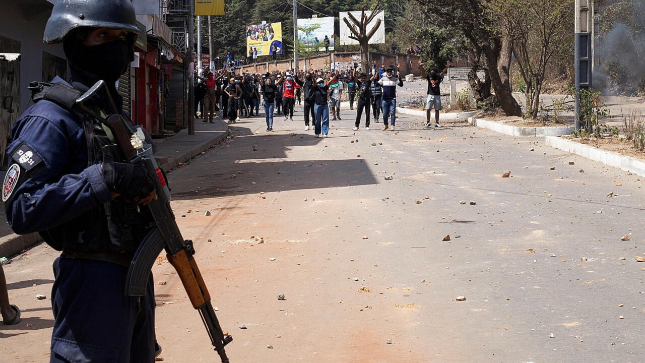 Crisis en Madagascar: el presidente destituye a su gabinete en medio de mortales protestas