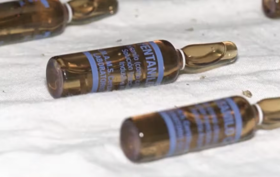 Ampolletas de fentanilo, un opioide sintético de alta potencia usado principalmente como analgésico en cirugías y para tratar el dolor intenso.