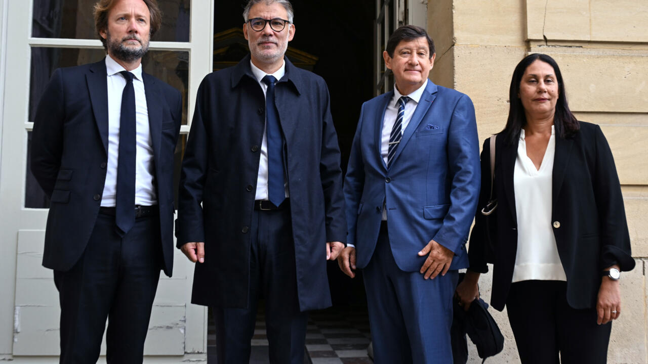 Les socialistes se placent un peu plus au centre du jeu de l'après-Bayrou