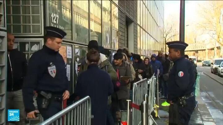 فرنسا: ارتفاع عدد المهاجرين المعتقلين وزيادة في عمليات الترحيل