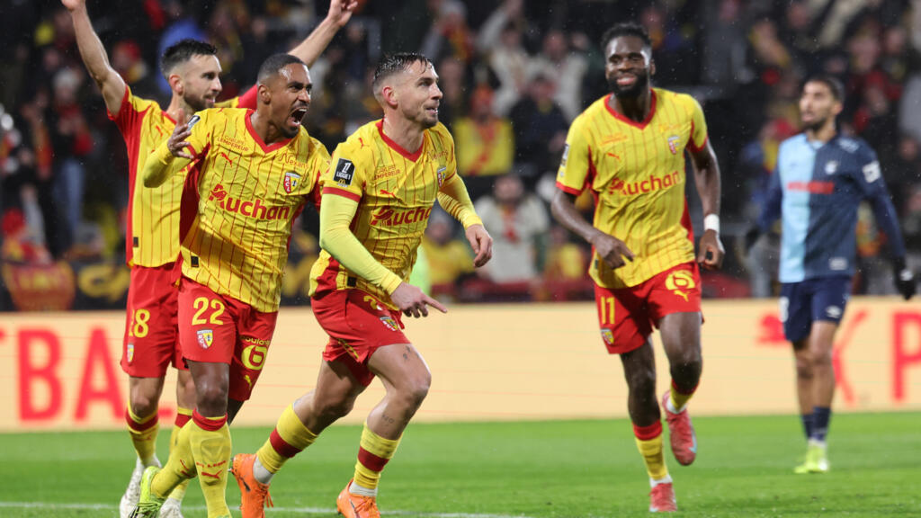 Lens topple Le Havre to reclaim top spot in Ligue 1