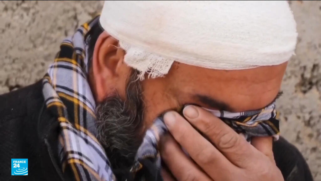 حتى الرجال يبكون من الفقدان.. عشرات القتلى ومئات الجرحى جراء زلزال ضرب شمال أفغانستان