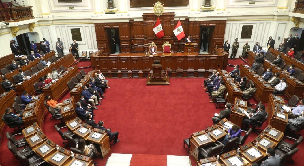 El presidente Pedro Castillo habla ante el congreso para presentar nuevos proyectos de ley y defenderse de las acusaciones de corrupción por las que deberá enfrentar un juicio político, en Lima, Perú, el 15 de marzo de 2022.
