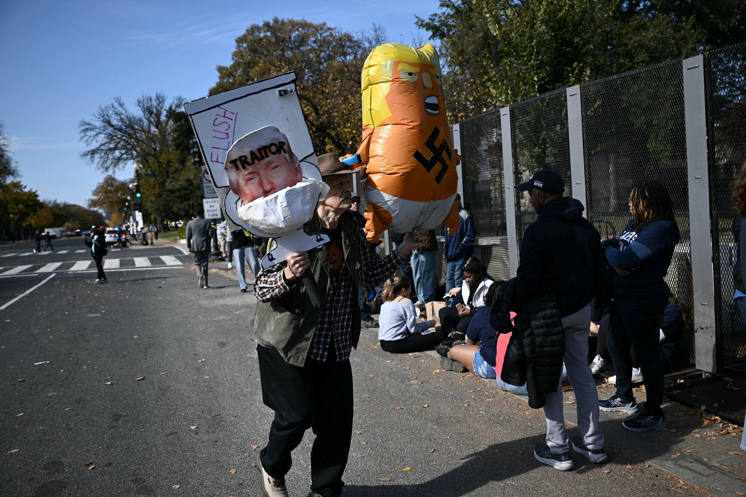 Manifestants dans la file pour le discours de Kamala Harris à Washington, le 29 ocotbre 2024