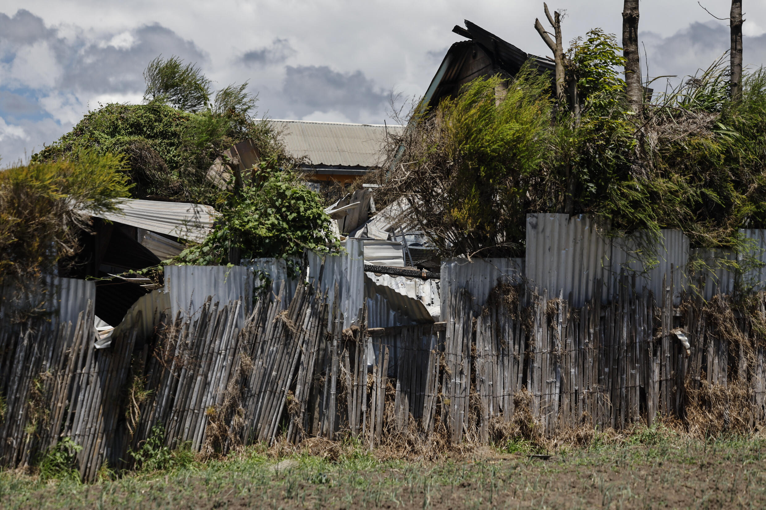 Vue générale du toit endommagé de l'Académie Hillside à Endarasha, après l'incendie qui a tué 21 garçons dans le comté de Nyeri au Kenya, le 7 septembre 2024.