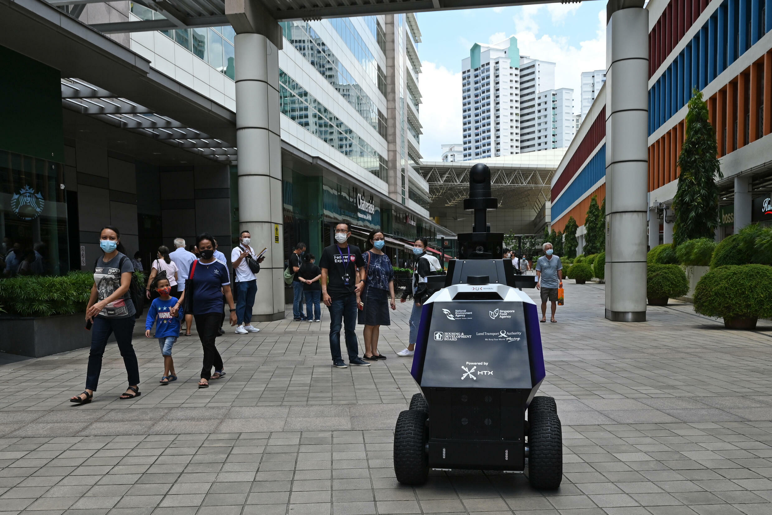 Singapore patrol robots stoke fears of surveillance state France 24