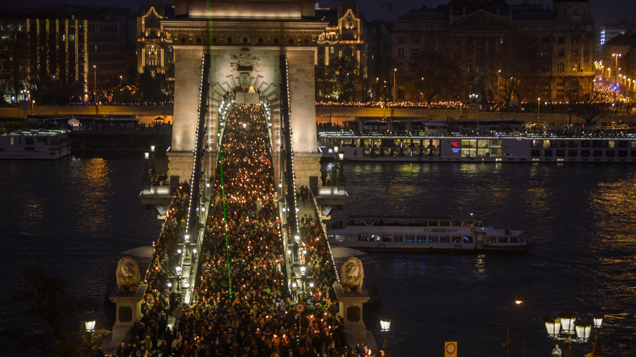 تظاهرة في المجر تطالب باستقالة أوربان بسبب إساءة معاملة في مؤسسات الأحداث