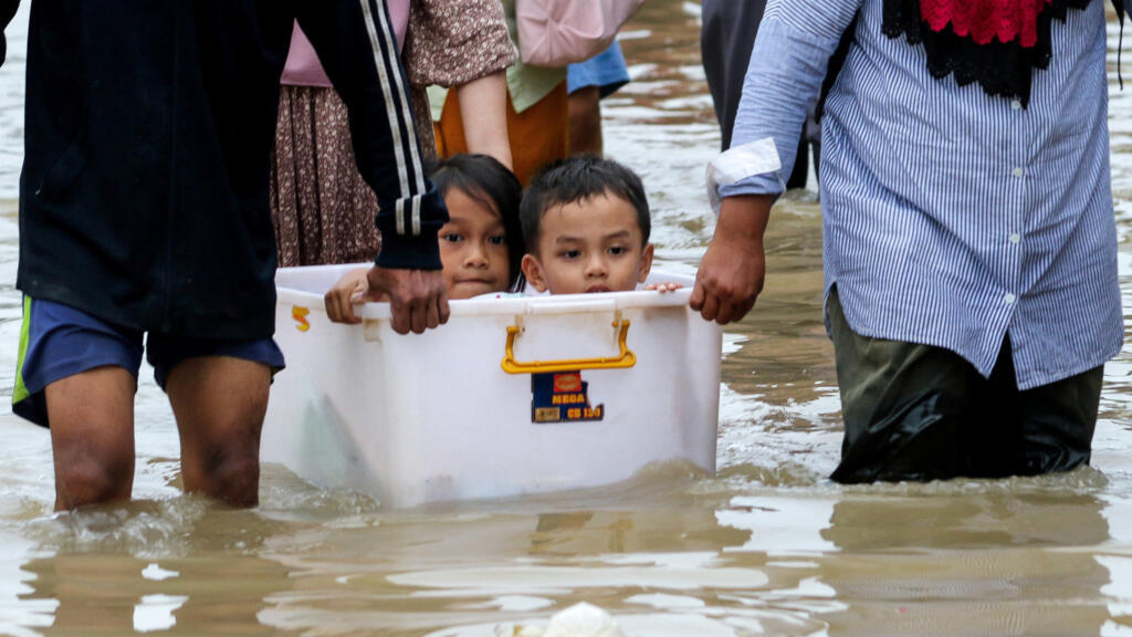 Les bilan des inondations s'alourdi à plus de 350 morts en Asie du Sud-Est