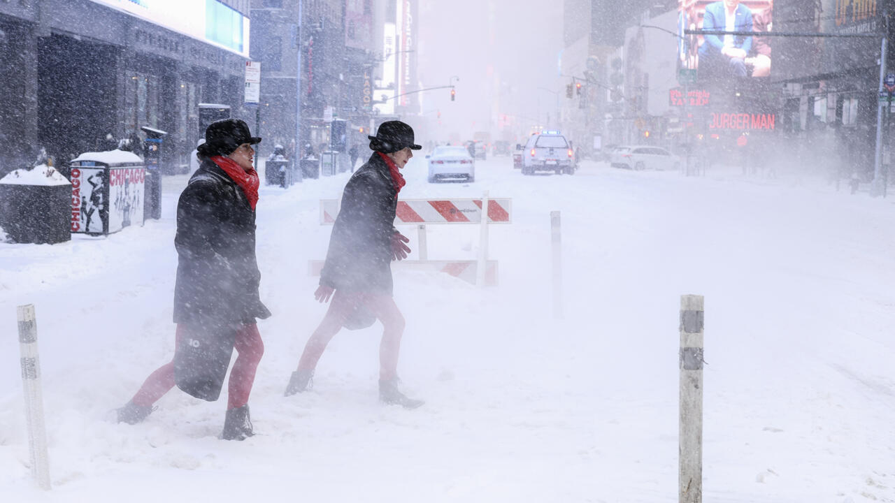 عاصفة قطبية "تاريخية" تضرب الولايات المتحدة وتودي بعشرة أشخاص على الأقل