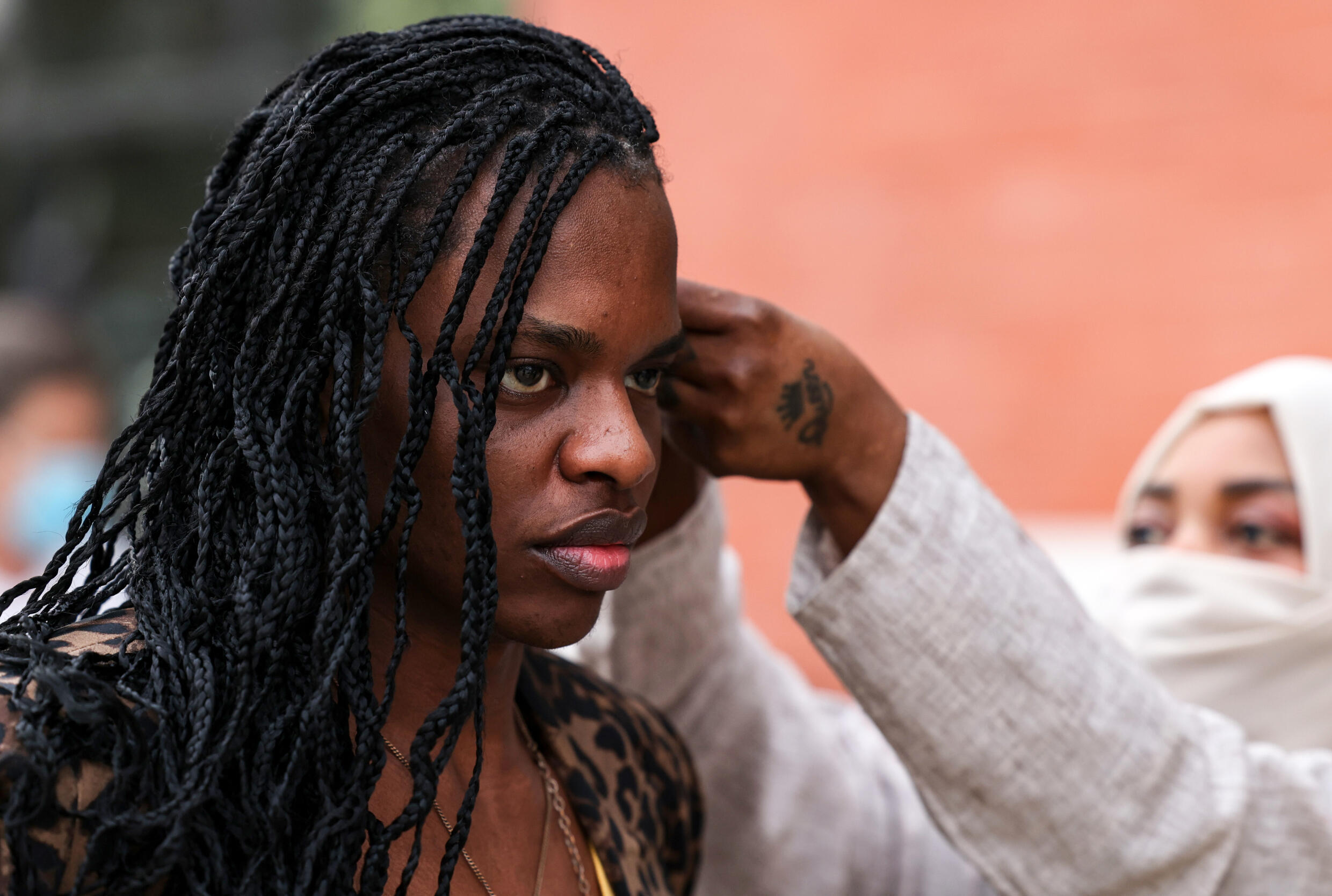 Né à Riyad, l'aîné de six enfants, Misfer a commencé à développer son sens du style dès son plus jeune âge.