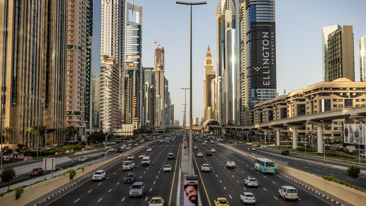 جمارك دبي توقع مذكرة تفاهم مع بينانس للعملات المشفرة