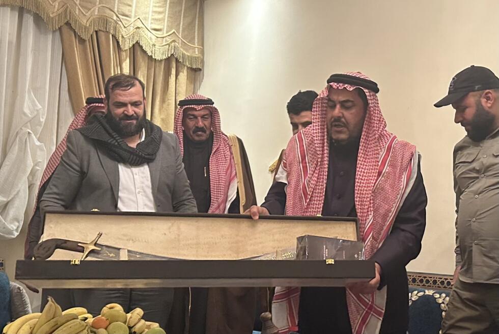 Jihad Issa al-Cheikh, conseiller à la présidence à la tête du bureau des tribus et des clans lors d'une réunion à Damas en décembre