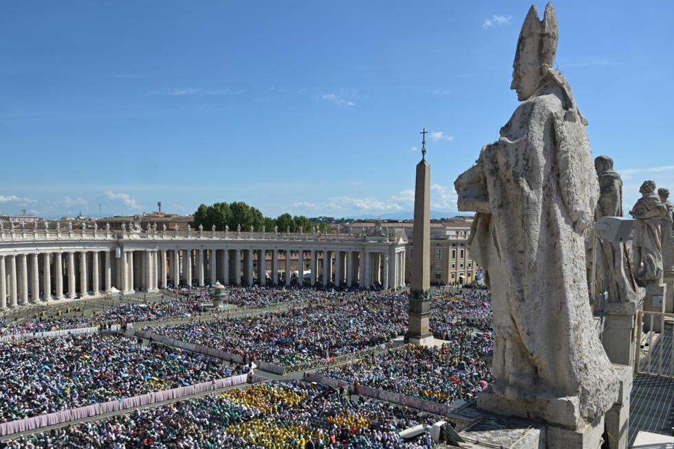 Messe au lendemain des funérailles du pape François, le 27 avril 2025 sur la place Saint-Pierre, au Vatican.