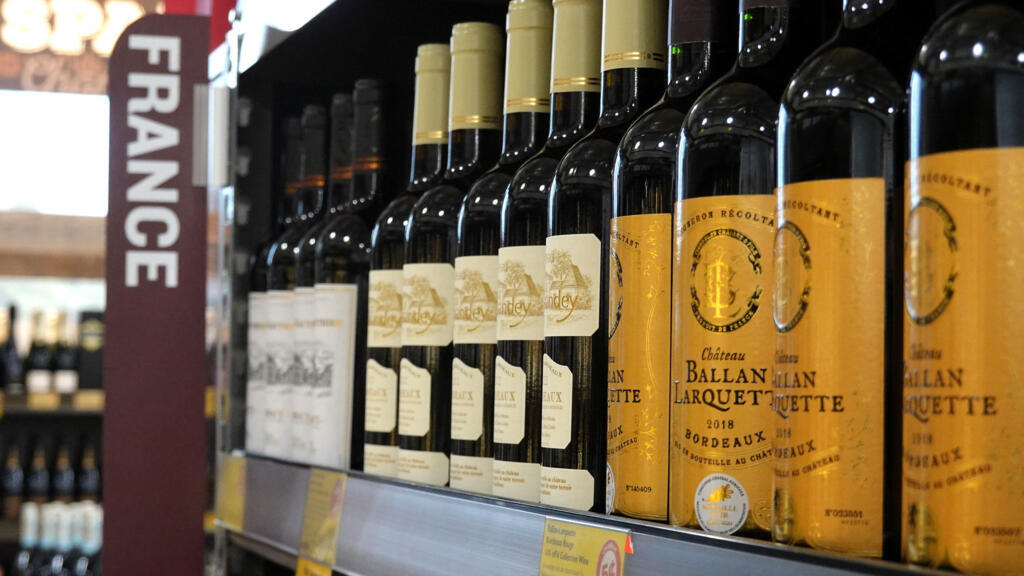 Trump menace d'imposer des droits de douane de 200 % sur les vins et champagnes français