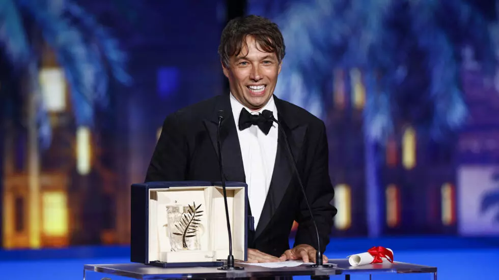 Director Sean Baker wins world’s finest film award, the Palme d’Or, for his sex-worker romance “Anora” 🏆