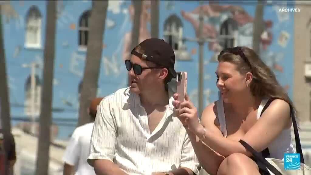 États-Unis : vers un examen de l'historique des réseaux sociaux des touristes étrangers