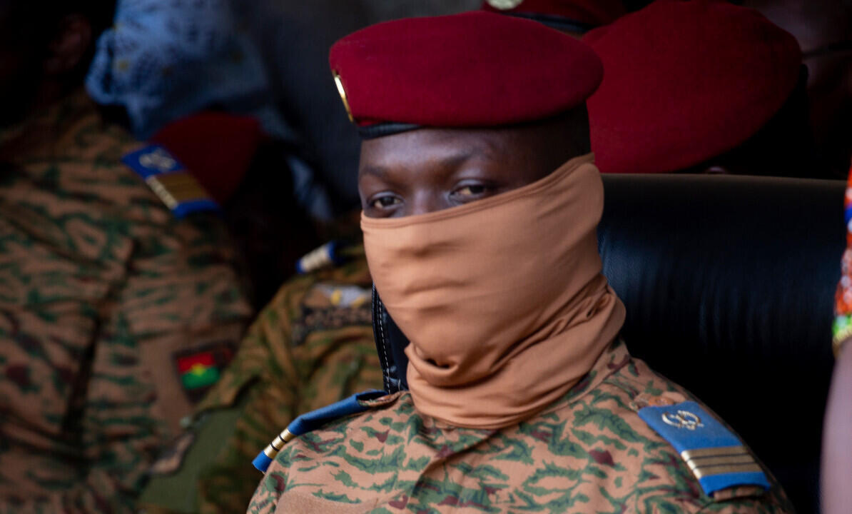 Le capitaine Ibrahim Traoré photographié lors d'une cérémonie à Ouagadougou, le 15 octobre 2022.