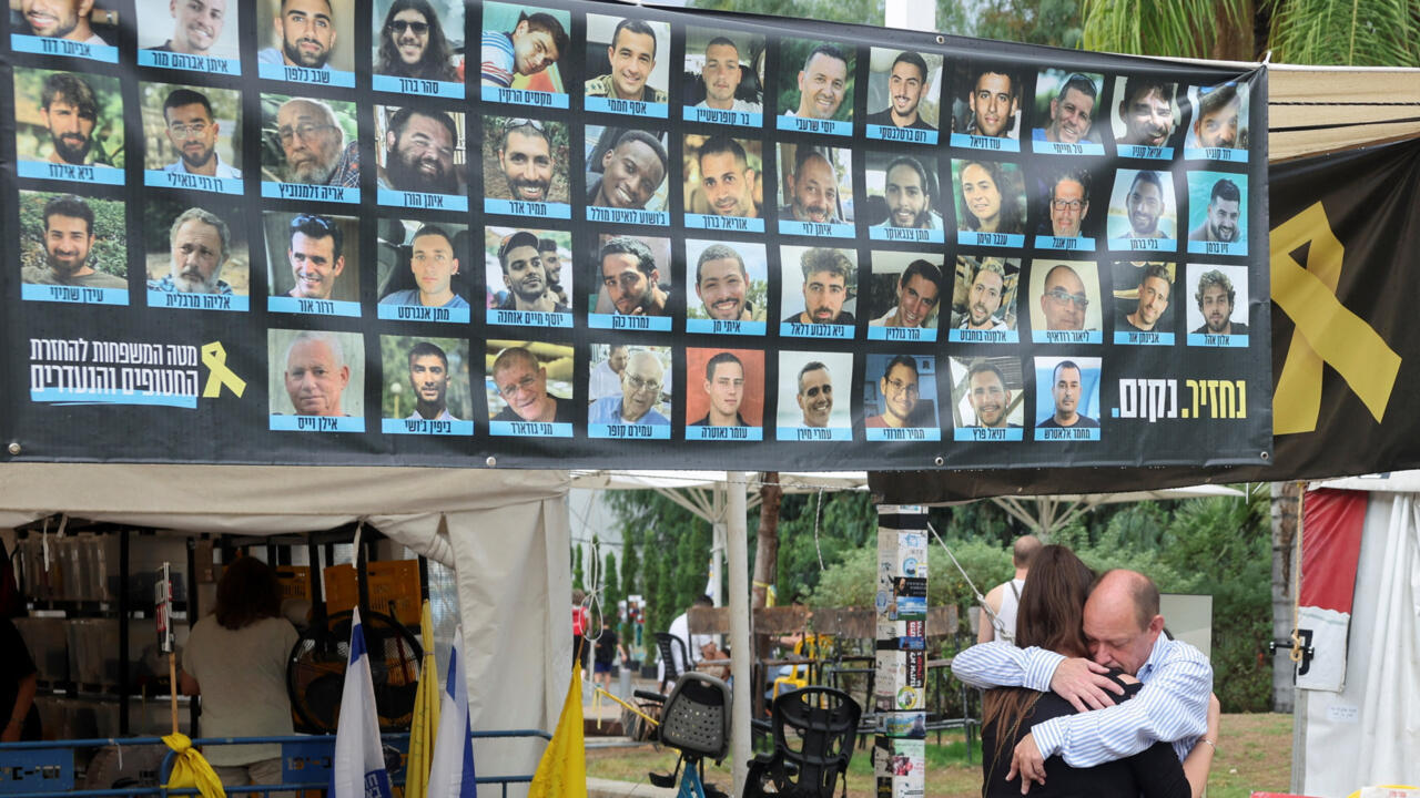 Que sait-on des otages israéliens présumés vivants qui doivent être libérés par le Hamas ?