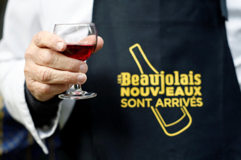 Beaujolais Nouveau-wijn in een bistro in Parijs op 20 november 2025.