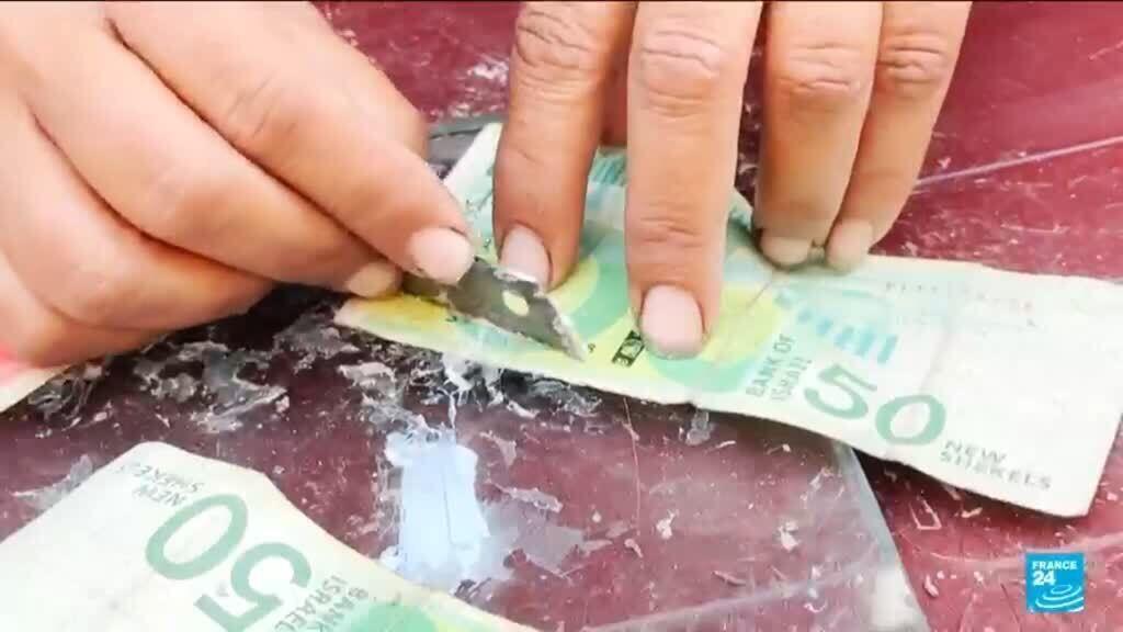 Gaza : le précieux travail des réparateurs de billets