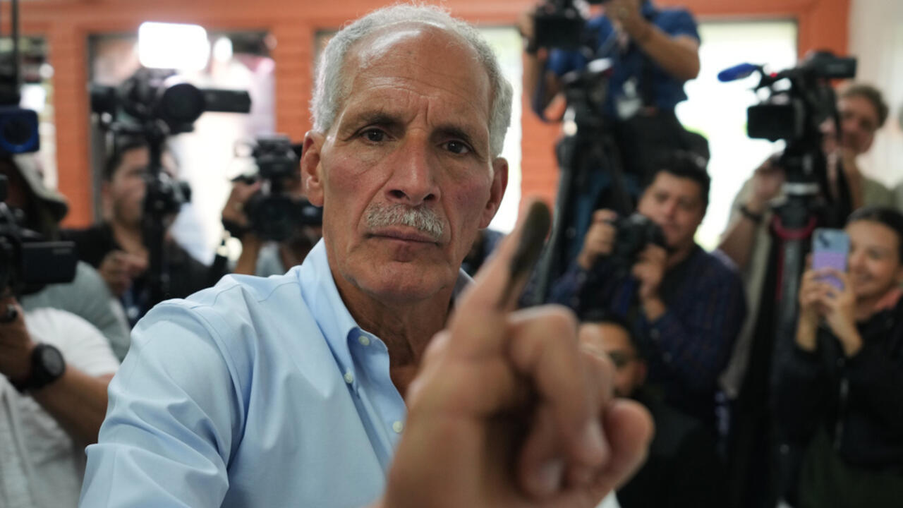 من هو نصري عصفورة الفلسطيني الأصل الذي يقترب من اعتلاء كرسي الرئاسة في هندوراس؟