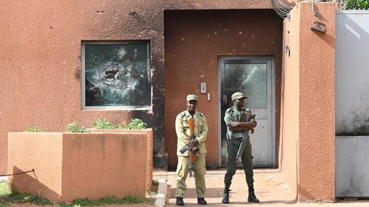 A file photo of Nigerien police officers outside the French Embassy in Niamey taken on August 28, 2023.