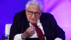 El ex secretario de Estado estadounidense Henry Kissinger habla durante una conferencia de la Comisión Nacional de Seguridad sobre Inteligencia Artificial (NSCAI) el 5 de noviembre de 2019 en Washington, DC.