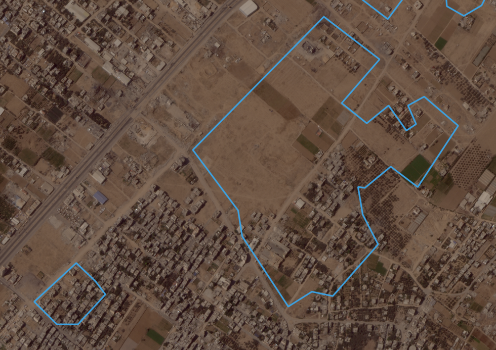 L’analyse de cette image satellite du 25 août 2025 montre que certaines des zones désignées par l’armée israélienne sont en partie occupées par des habitations.