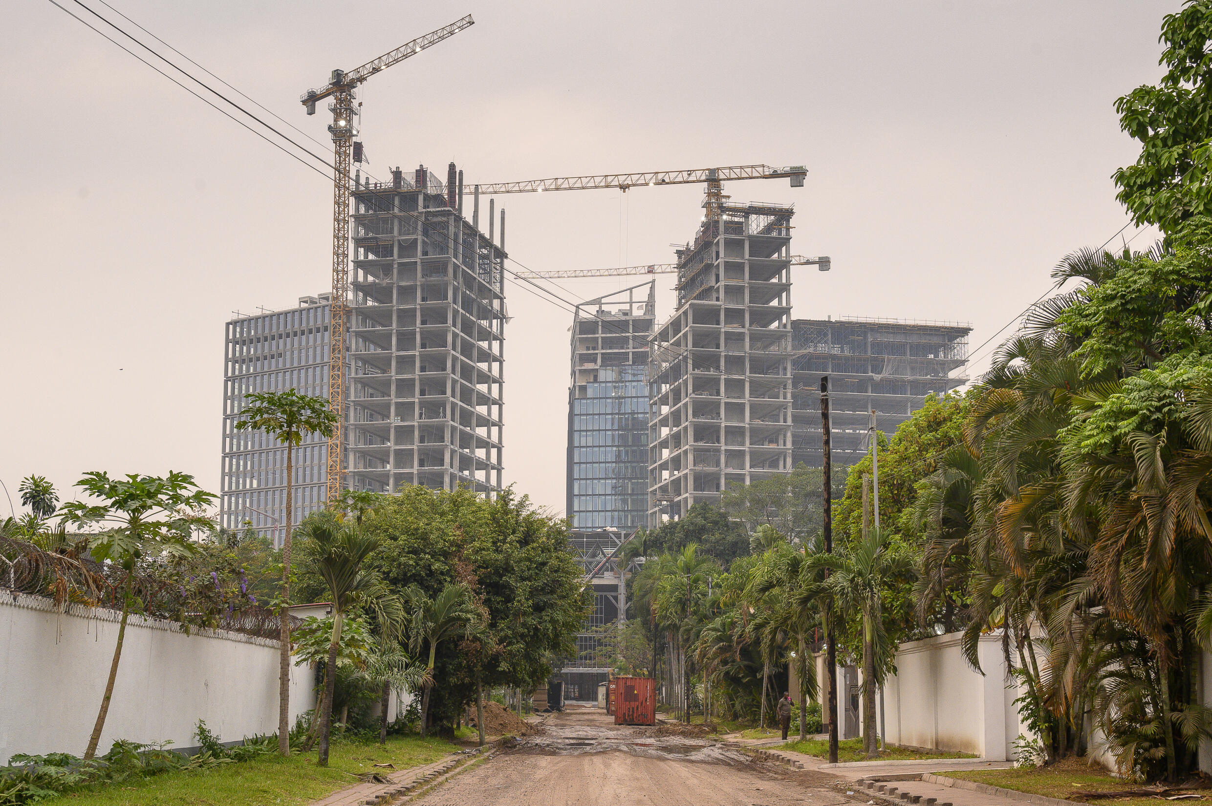 Le chantier de construction d'un complexe financier à Kinshasa, le 5 octobre 2023 en RDC