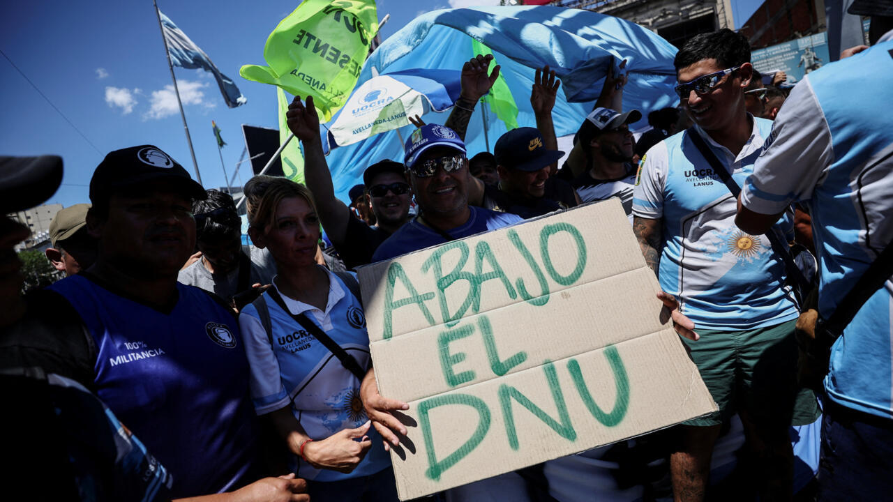 советская демонстрация. сентябрьские события 1917. демонстрация ссср с портретами. первомайские демонстрации в харькове 1900. первомайская демонстрация 1970.