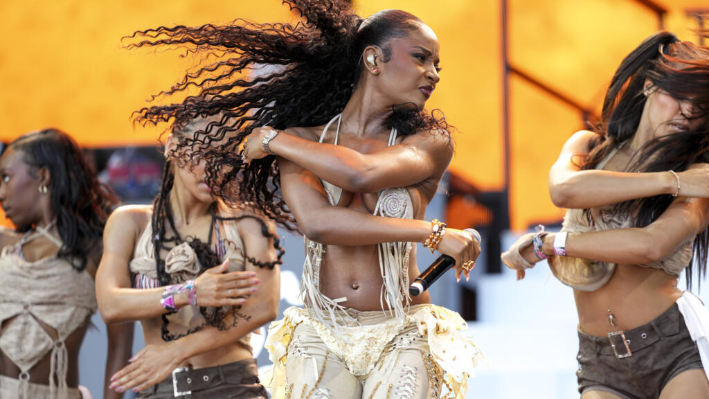 الجانب المشرق: فنانون فرنسيون نيجيريون يوحدون قواهم لإنتاج أعمال شهيرة في المستقبل